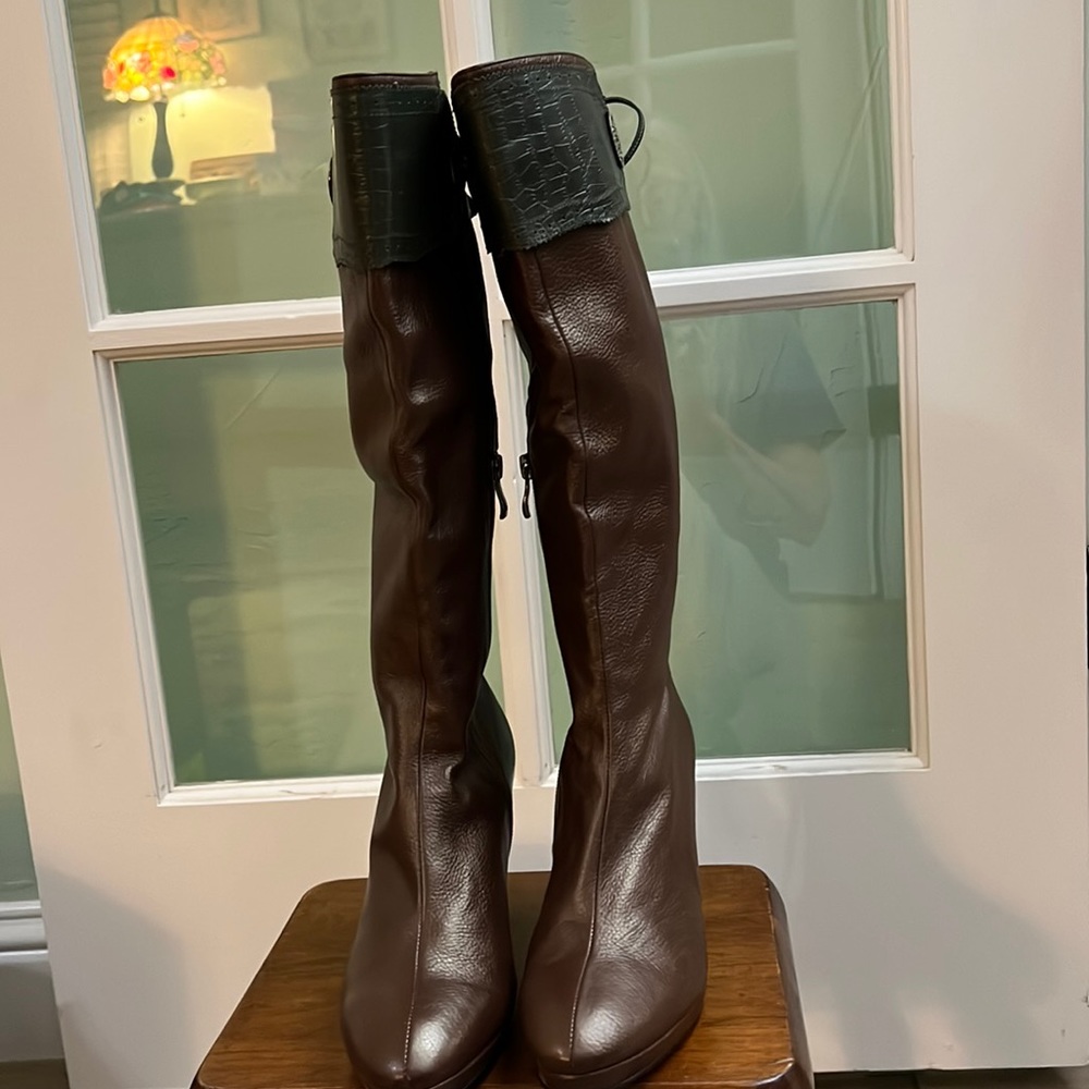 Juno Woman’s Brown Leather Boots Size 38